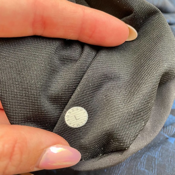 LULULEMON Men's Blue Black Shorts - Picture 5 of 7